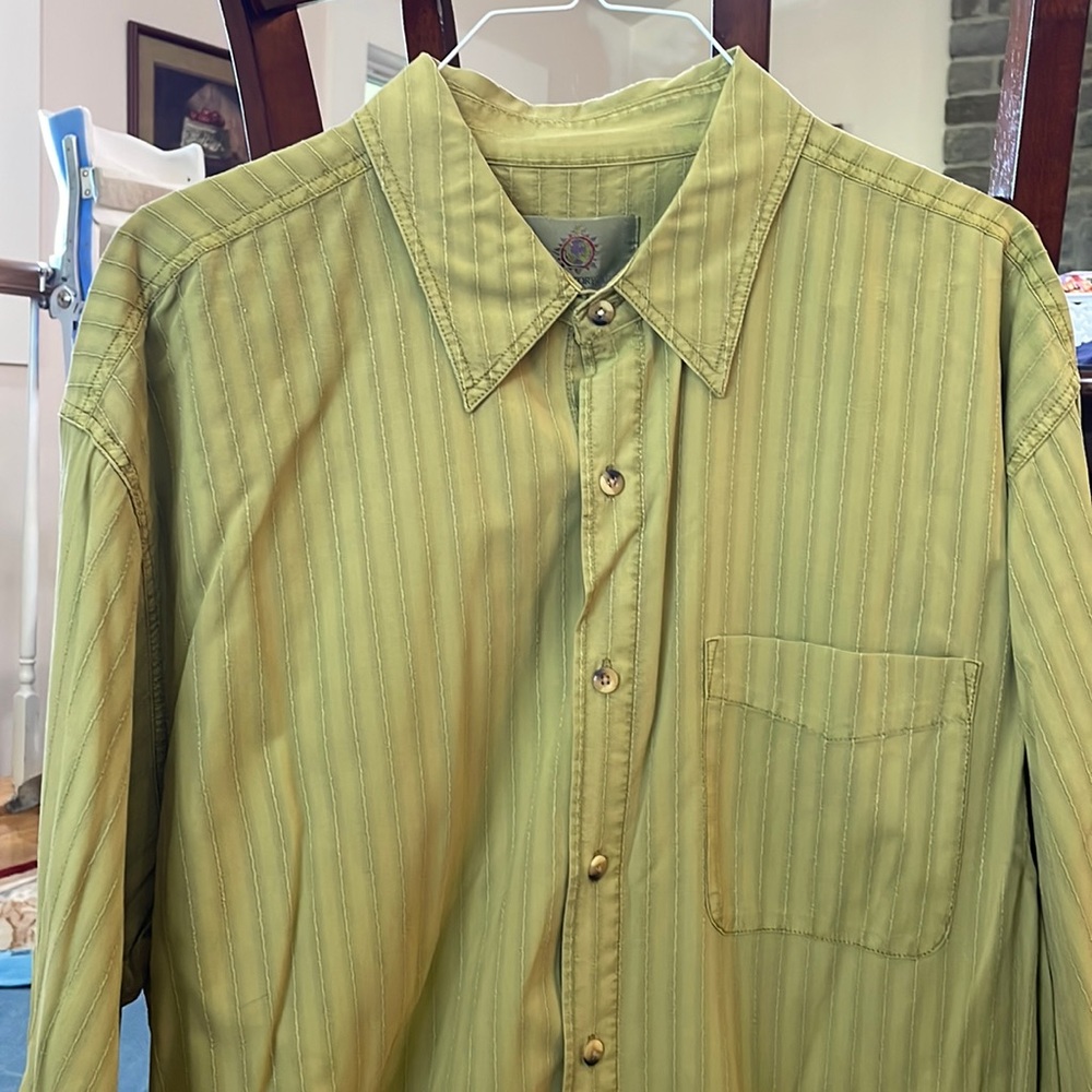 NWOT Men’s The Territory Ahead Button Shirt - Picture 3 of 6
